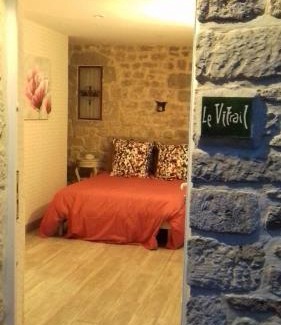 Yvetot-Bocage Cama Y Desayuno | Le vitrail CHAMBRE Équipée sans service repas