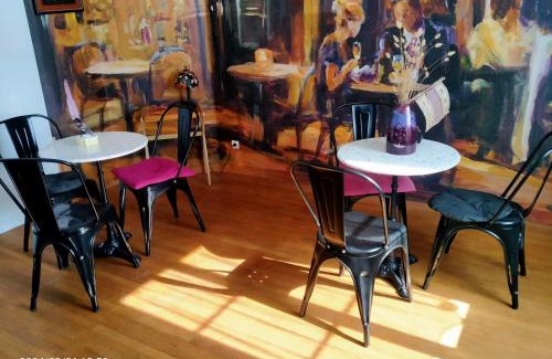 Menil Casa | Le voyage chez pascale et yanis