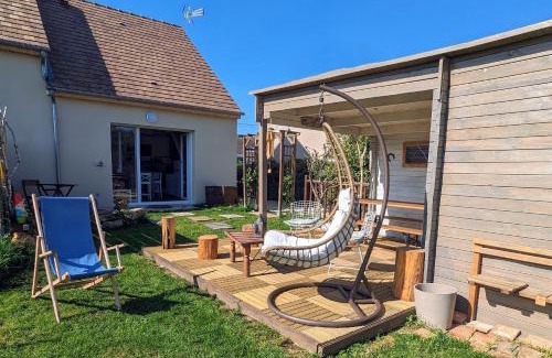 Acheres-la-Foret Chalet De Esquí | Le Woody Lodge, Large cottage with wooden deck and chalet with garden view next to Fontainebleau Forest