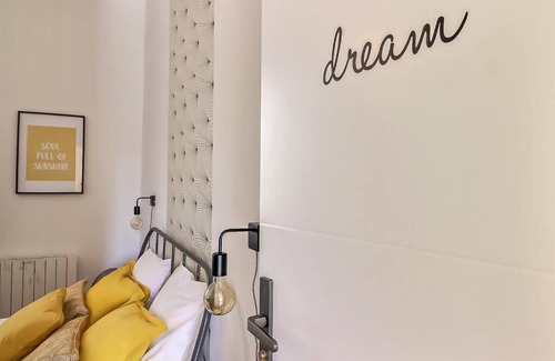 Faubourg Apartamento | Le Yellow - Central - Climatisé