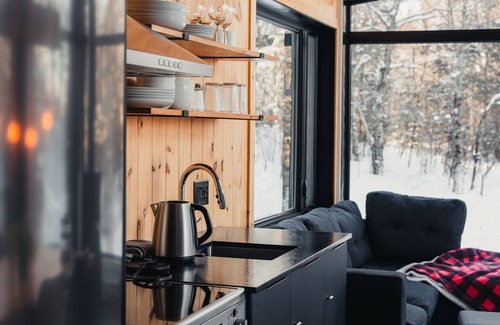Lac Beauport Cabina | LE ZÉPHYR -Domaine maelstrom ( mountain chalet, CITQ 304900 )