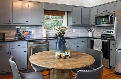Hidden Lake Cabina | Leaf & Log Serene Cabin w/ Lounge Deck & Firepit