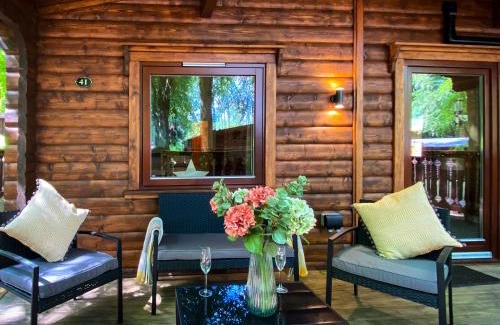 Kenwick Casa | Leafy Hollow Lodge