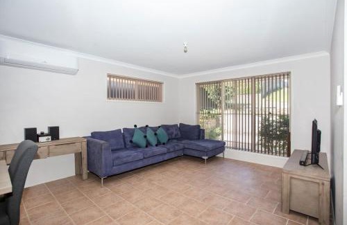 Ulladulla Casa | Leafy Retreat - spacious holiday home near harbour