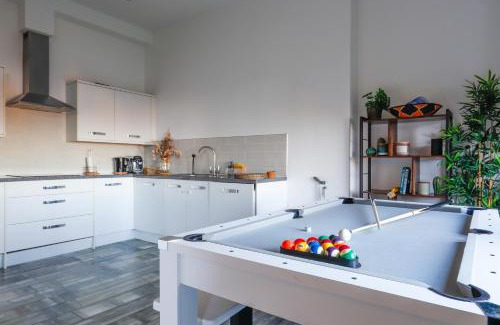 Barry Apartamento | Leah Suite by Koya Homes - 2 Bed, 2 Bath, Pool Table, Sea View, Free Parking