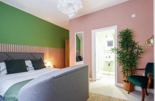Barry Apartamento | Leah Suite by Koya Homes - 2 Bed, 2 Bath, Pool Table, Sea View, Free Parking