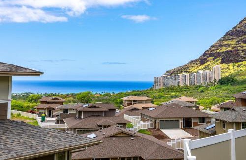 Makaha Valley Casa | Lealea by AvantStay Ocean Mountain Views