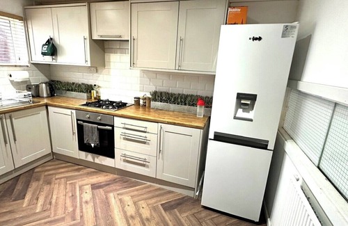 Leamington Spa Casa | Leamington Spa-3 Bed-Sleeps 6-Garden-Pets-Parking
