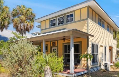 Cedar Key Casa | Leaning Oak Bungalow