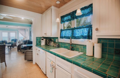 Hope Town Villa | Leapin' Lizards - Enjoy the enchanting ocean-side estate of Leapin' Lizards!