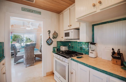 Hope Town Villa | Leapin' Lizards - Enjoy the enchanting ocean-side estate of Leapin' Lizards!