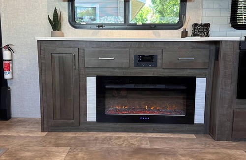 Winter Garden Casa | Learn how to camp RV style in this Lux RV which sleeps up to 8 people.