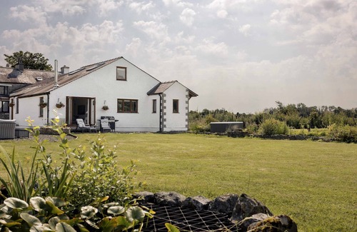 Meathop Casa | Leavens Farmstead Rural Retreat With Hot Tub
