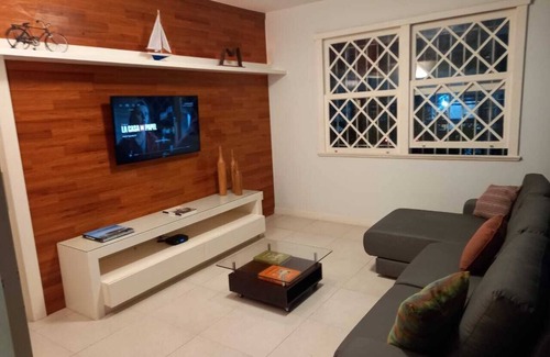 Leblon Apartamento | Leblon Único! Na Quadra da Praia