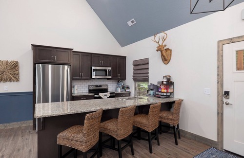 Hollister Cabina | Ledgerock Cabin – Elegant 3BR Retreat in Tall Timbers Resort