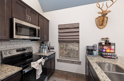 Hollister Cabina | Ledgerock Cabin – Elegant 3BR Retreat in Tall Timbers Resort
