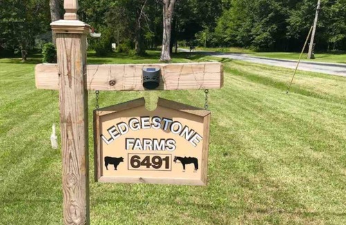 Bristolville Casa | Ledgestone Farms-Rustic Western Getaway