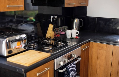 Middleton Casa | Leeds 3 Bed 1 Bath With Parking