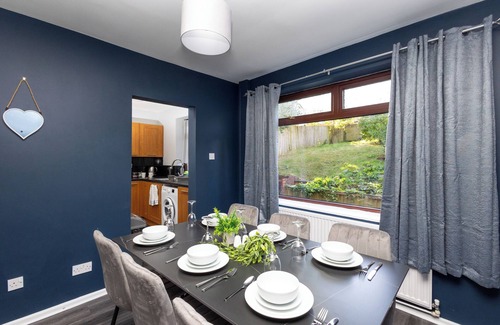 Middleton Casa | Leeds 3 Bed 1 Bath With Parking