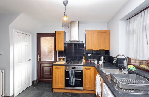 Middleton Casa | Leeds 3 Bed 1 Bath With Parking