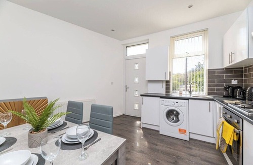 Pudsey Casa | Leeds Contractor Home | Parking | Yorksha Property