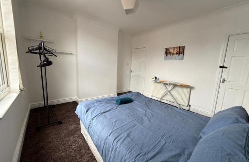 Leeds Casa | Leeds Serviced Accommodation - Apartments - 3 Bed House-Close To Centre -M621 & M1 - Contractors - Business Travellers - Families