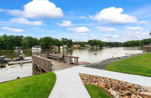 Southmont Casa | Leeloo's on the Lake - Sleeps 12