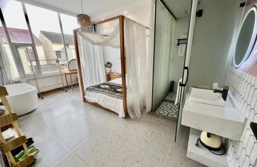 Pudong Casa | Left Bank La Vie Pool Resort