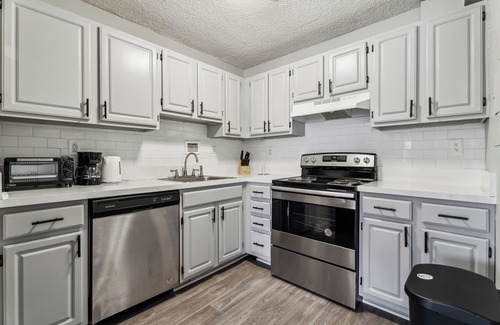 Richmond Apartamento | Legacy at Imperial Village 317 I 2 Bed 2 Bath
