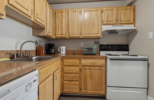 Richmond Apartamento | Legacy at Imperial Village 303 I 2 Bed 2 Bath