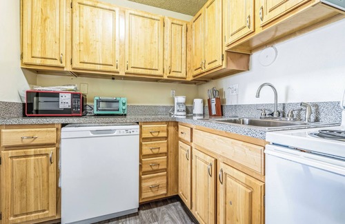 Richmond Apartamento | Legacy at Imperial Village 712 I 1 Bed 1 Bath