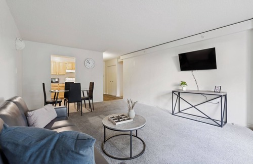 Richmond Apartamento | Legacy at Imperial Village 104 I 1 Bed 1 Bath