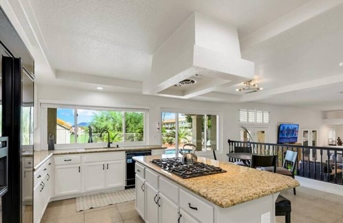 Green Valley Casa | Legacy GOLF Frontage LUXURY VIEW Home 5/3 Htd POOL/SPA BBQ,Firepit,10 min strip!