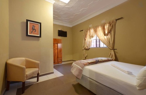 Greater Johannesburg Metropolitan Area Cabina | Legacy Guest Lodge