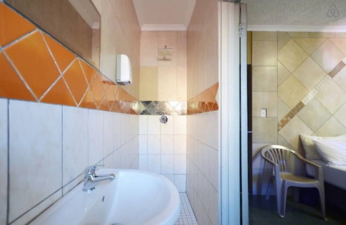 Greater Johannesburg Metropolitan Area Cabina | Legacy Guest Lodge