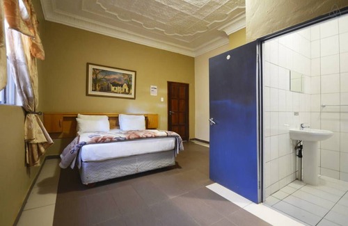 Greater Johannesburg Metropolitan Area Cabina | Legacy Guest Lodge