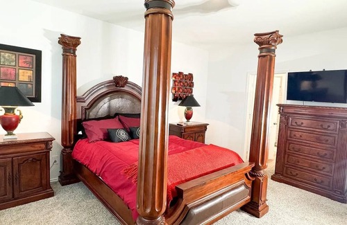 Houston Casa | Legacy Luxury Chateau Quiet getaway in Houston