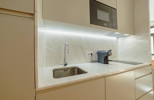 Lapa Apartamento | Legacy Oporto Design Apartment D by Vacationy