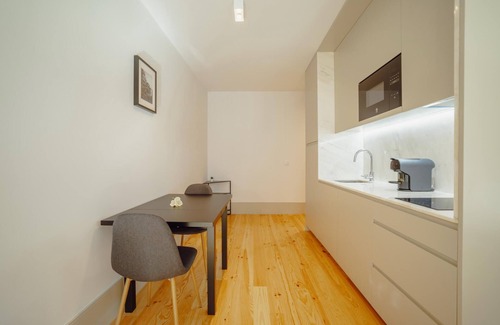 Lapa Apartamento | Legacy Oporto Design Apartment D by Vacationy