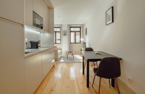 Lapa Apartamento | Legacy Oporto Design Apartment D by Vacationy