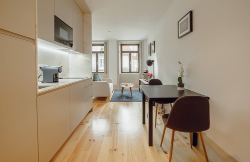 Lapa Apartamento | Legacy Oporto Design Apartment F by Vacationy