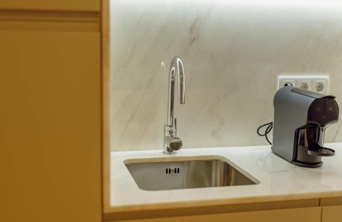 Lapa Apartamento | Legacy Oporto Design Apartment F by Vacationy