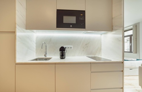Lapa Apartamento | Legacy Oporto Design Apartment F by Vacationy