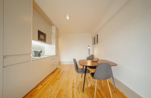 Lapa Apartamento | Legacy Oporto Design Apartment E by Vacationy