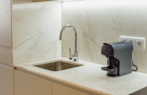 Lapa Apartamento | Legacy Oporto Design Apartment E by Vacationy