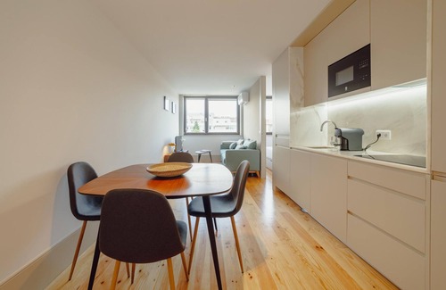 Lapa Apartamento | Legacy Oporto Design Apartment G by Vacationy