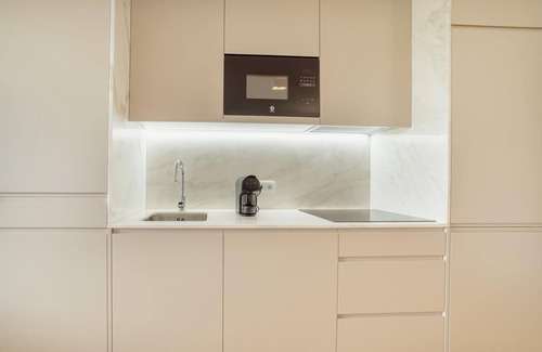 Lapa Apartamento | Legacy Oporto Design Apartment G by Vacationy