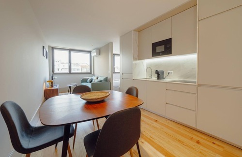 Lapa Apartamento | Legacy Oporto Design Apartment G by Vacationy