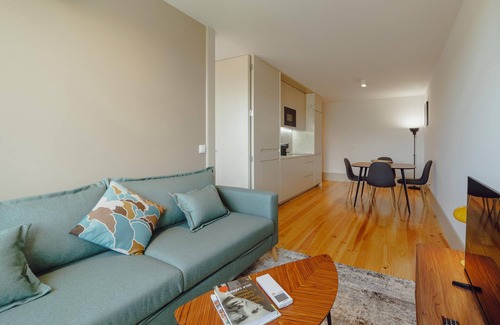 Lapa Apartamento | Legacy Oporto Design Apartment G by Vacationy