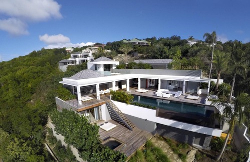 Lurín Villa | Lujosa villa de cinco dormitorios, decorada por el tema de las cinco marcas de lujo, Piscina climatizada de 14 pies de largo